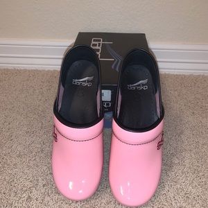 🎗Special Breast Cancer Awareness Dansko Clog